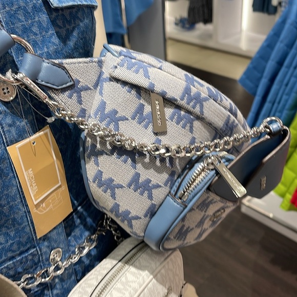 MICHAEL KORS
Maisie Large Logo 2-in-1 Sling Waist Fanny Pack Crossbody 
Denim - Picture 15 of 16